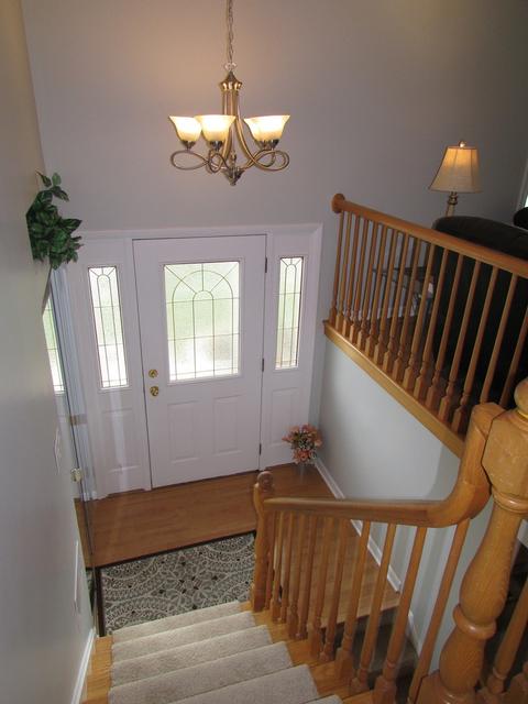 910 Concord Ln, Hoffman Estates, IL 60192 photo 2