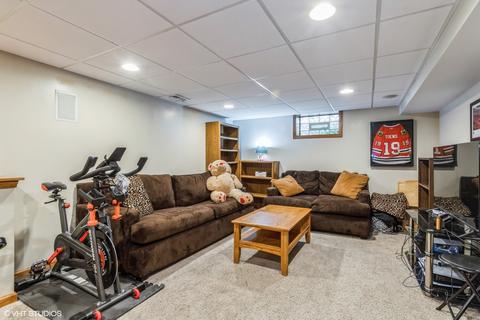 1225 Wayne Dr, Des Plaines, IL 60018 photo 13