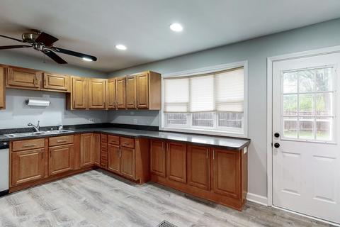 75 Washington Blvd, Hoffman Estates, IL 60169 photo 7