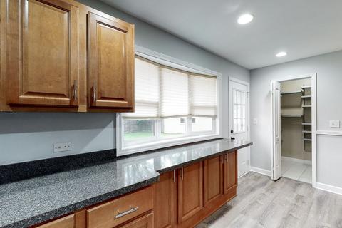 75 Washington Blvd, Hoffman Estates, IL 60169 photo 10