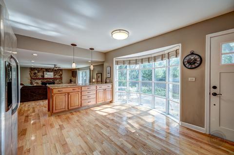 6 Papago Ct, Naperville, IL 60563 photo 8