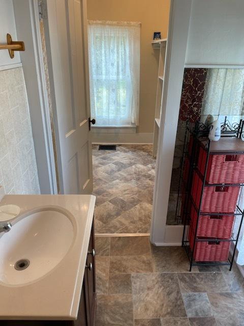 305 E Front St, Wyanet, IL 61379 photo 11
