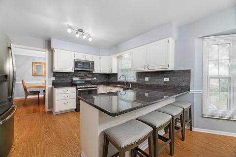 533 Sheffield Rd, Naperville, IL 60565 photo 3