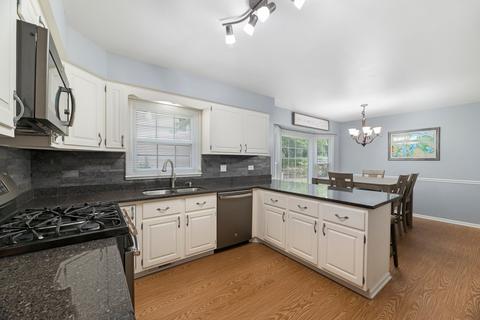 533 Sheffield Rd, Naperville, IL 60565 photo 4