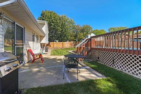 875 Hunter Dr, Roselle, IL 60172 photo 24