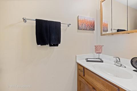 273 Gregory St #7, Aurora, IL 60504 photo 10