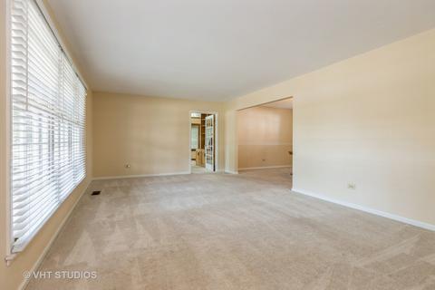 9 W Bailey Rd, Naperville, IL 60565 photo 3