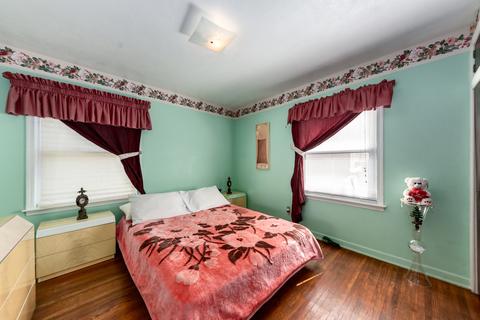 1008 Jackson St, Aurora, IL 60505 photo 8