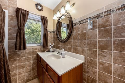 1008 Jackson St, Aurora, IL 60505 photo 9