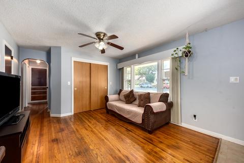 1008 Jackson St, Aurora, IL 60505 photo 3