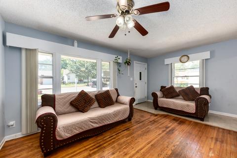 1008 Jackson St, Aurora, IL 60505 photo 4