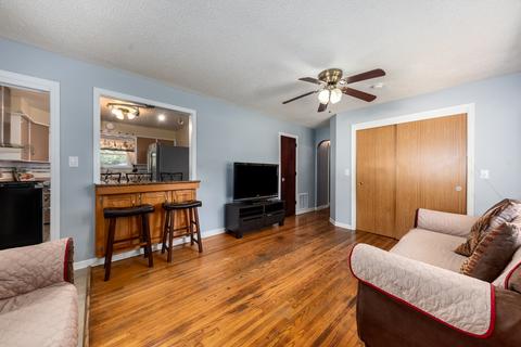1008 Jackson St, Aurora, IL 60505 photo 2