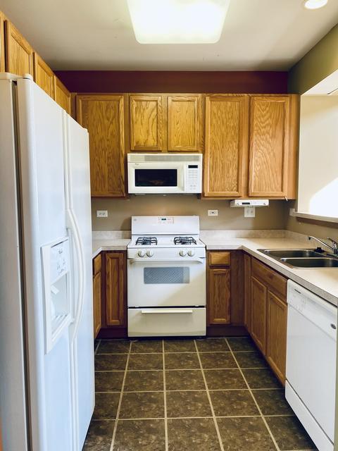 2488 Georgetown Cir, Aurora, IL 60503 photo 2