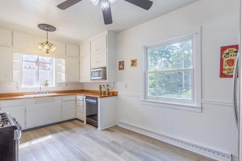 2 S Clifton Ave, Elgin, IL 60123 photo 8