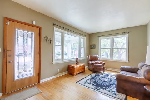 2 S Clifton Ave, Elgin, IL 60123 photo 2