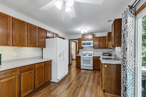 8564 Cedar St, Fox Lake, IL 60020 photo 5
