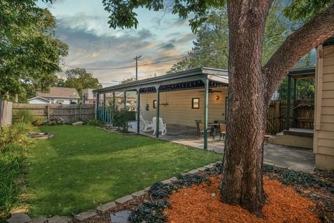2022 E Jackson St, Bloomington, IL 61701 photo 2