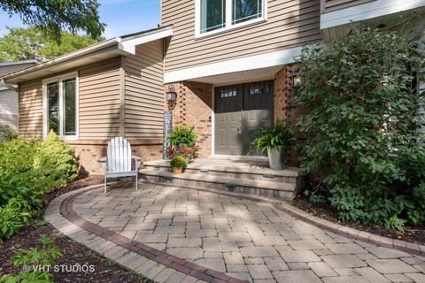 2023 Gladstone Dr, Wheaton, IL 60189 photo 2