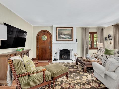 528 E Willow Ave, Wheaton, IL 60187 photo 4