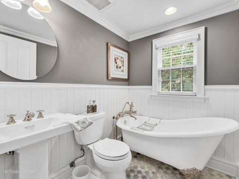 528 E Willow Ave, Wheaton, IL 60187 photo 16