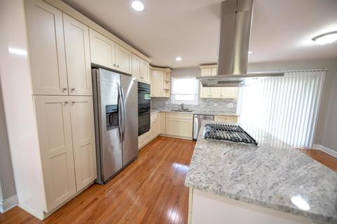 1722 E Aztec Ln, Mount Prospect, IL 60056 photo 4