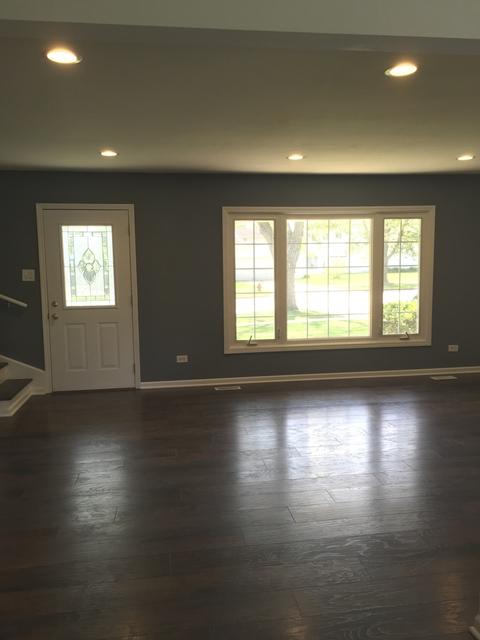 570 Hillcrest Blvd, Hoffman Estates, IL 60169 photo 5