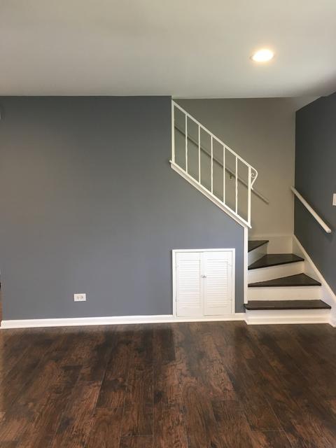 570 Hillcrest Blvd, Hoffman Estates, IL 60169 photo 3