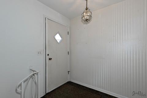 9353 Maple Ln, Des Plaines, IL 60016 photo 5