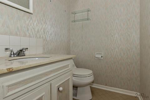 9353 Maple Ln, Des Plaines, IL 60016 photo 24