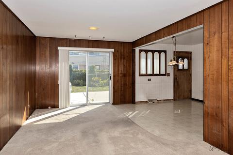 9353 Maple Ln, Des Plaines, IL 60016 photo 9