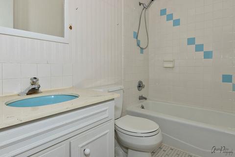 9353 Maple Ln, Des Plaines, IL 60016 photo 23