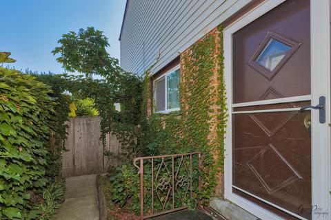 9353 Maple Ln, Des Plaines, IL 60016 photo 2