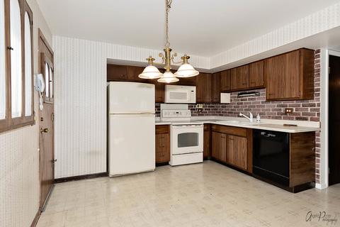 9353 Maple Ln, Des Plaines, IL 60016 photo 13