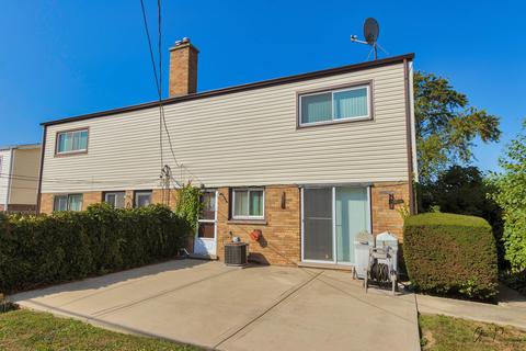 9353 Maple Ln, Des Plaines, IL 60016 photo 3