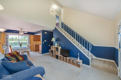 3370 Fox Hill Rd, Aurora, IL 60504 photo 2