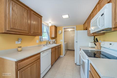 3370 Fox Hill Rd, Aurora, IL 60504 photo 5