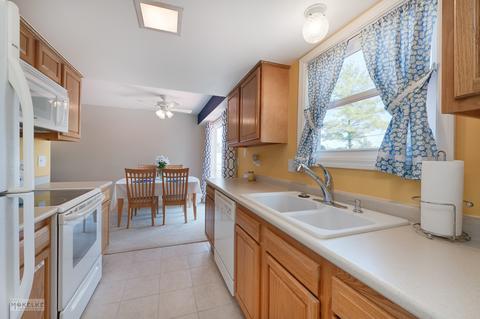 3370 Fox Hill Rd, Aurora, IL 60504 photo 7