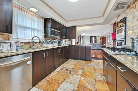 300 E Maple Ave, Roselle, IL 60172 photo 5