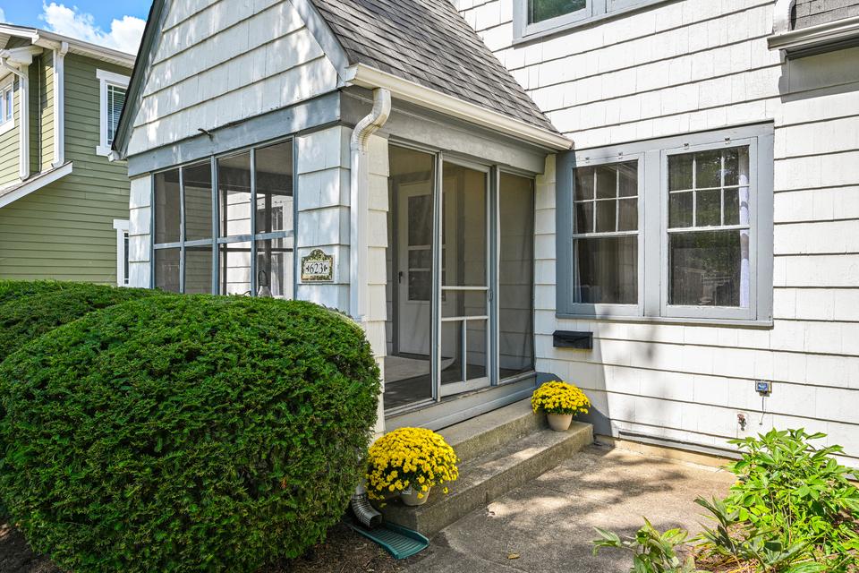 623 E Willow Ave, Wheaton, IL 60187 photo 4