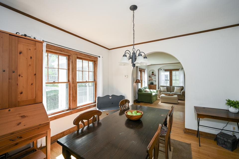  623 E Willow Ave, Wheaton, IL 60187 photo 12