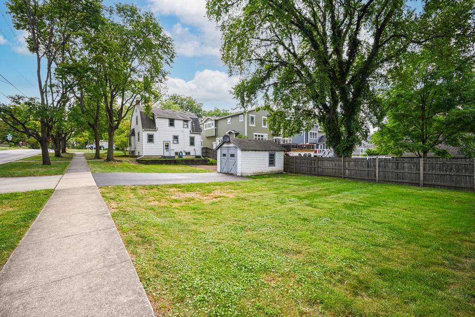  623 E Willow Ave, Wheaton, IL 60187 photo 25
