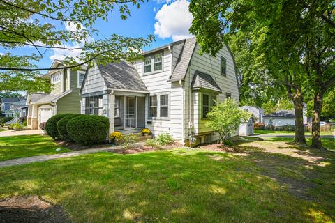 623 E Willow Ave, Wheaton, IL 60187
