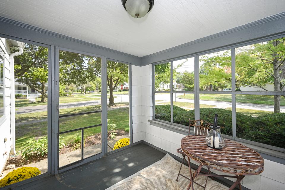  623 E Willow Ave, Wheaton, IL 60187 photo 5