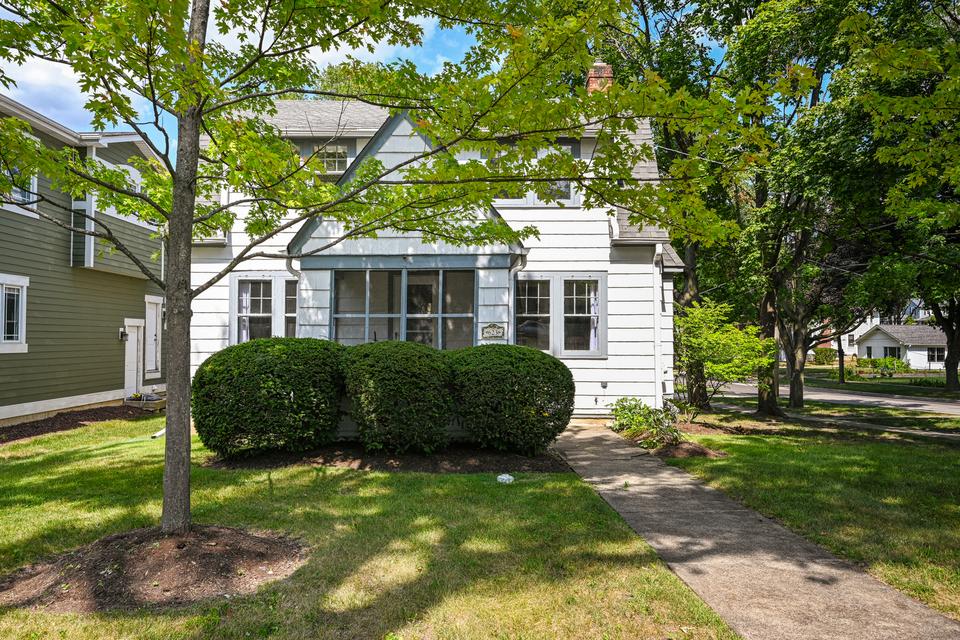  623 E Willow Ave, Wheaton, IL 60187 photo 3