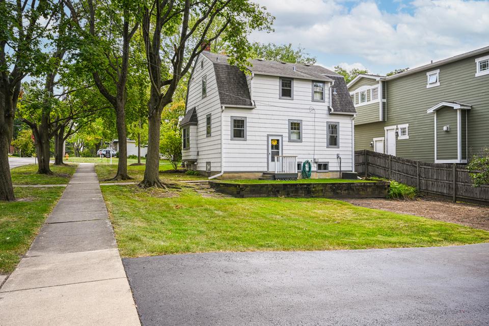  623 E Willow Ave, Wheaton, IL 60187 photo 24