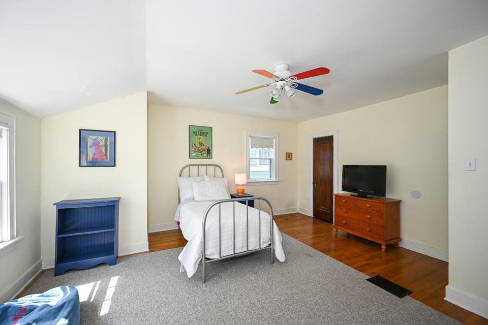  623 E Willow Ave, Wheaton, IL 60187 photo 20