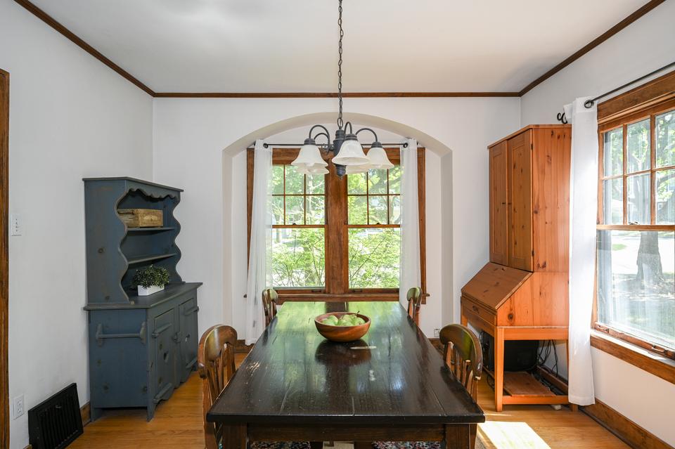  623 E Willow Ave, Wheaton, IL 60187 photo 11