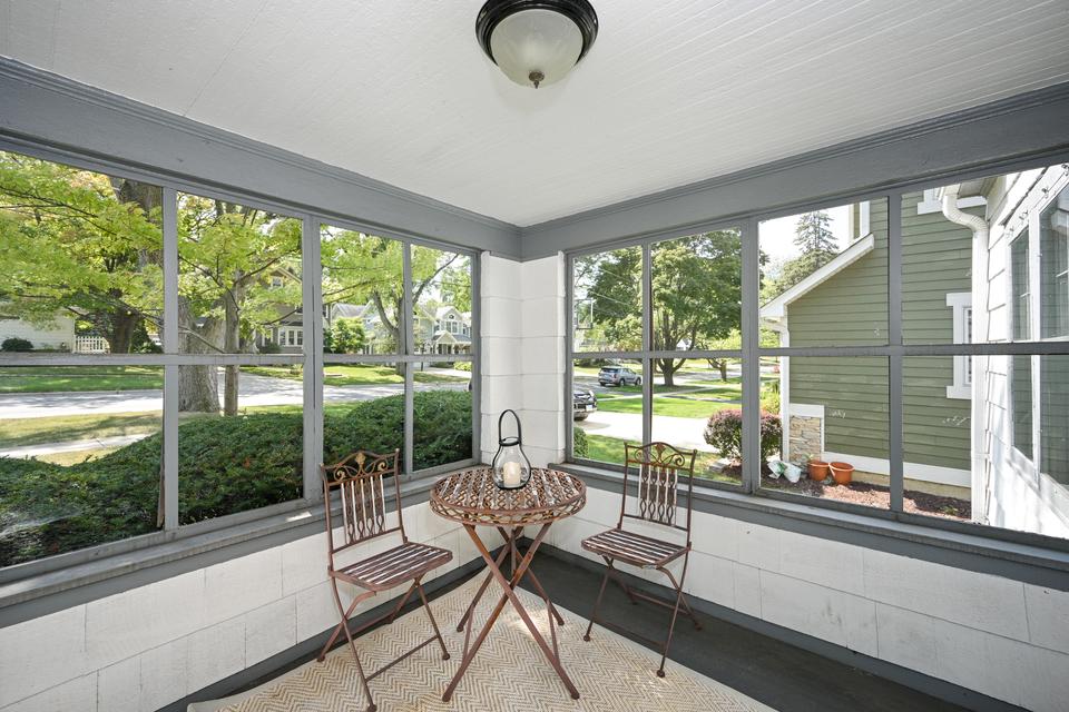  623 E Willow Ave, Wheaton, IL 60187 photo 6