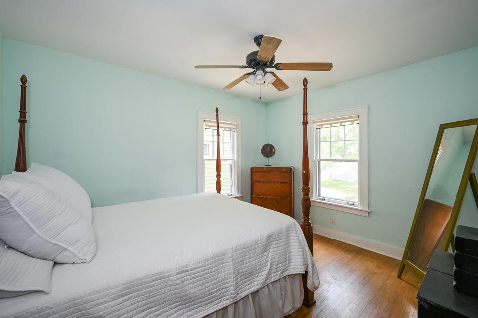  623 E Willow Ave, Wheaton, IL 60187 photo 16