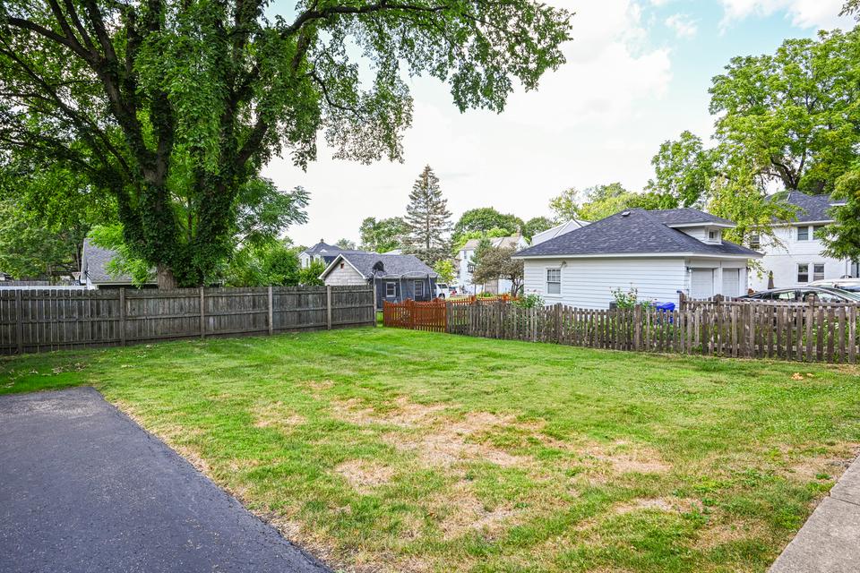  623 E Willow Ave, Wheaton, IL 60187 photo 26
